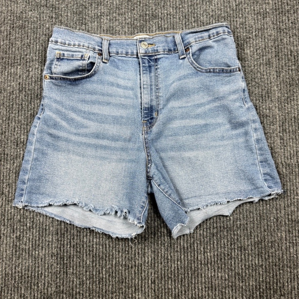 Denizen from Levis Womens Vintage High Rise Denim Shorts Light Wash Size 12 W31